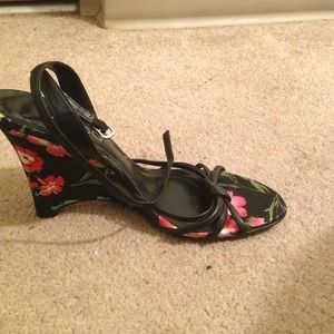Floral wedge from Aldo's.