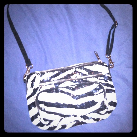 🚫⛔sold🚫⛔Victoria secret pink zebra sequence cro