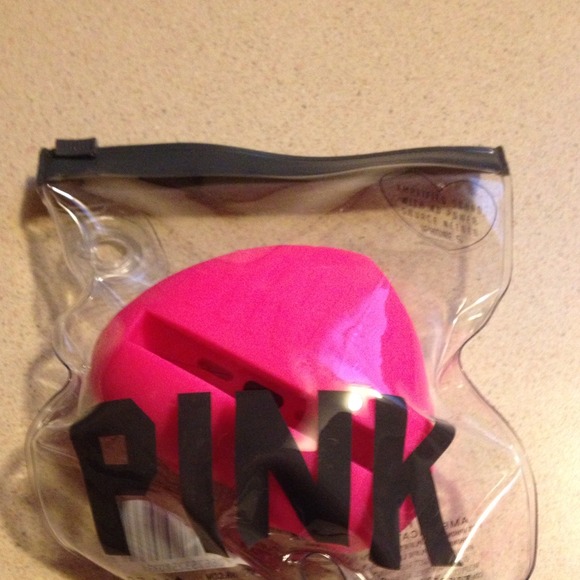 Victoria's Secret iPhone 5 Mini Speaker - Picture 3 of 3