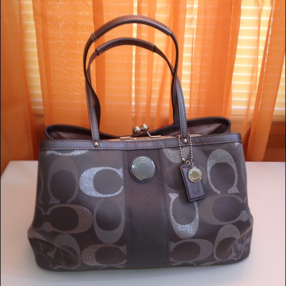 💢💢SOLD Coach Signature Stripe 💢💢