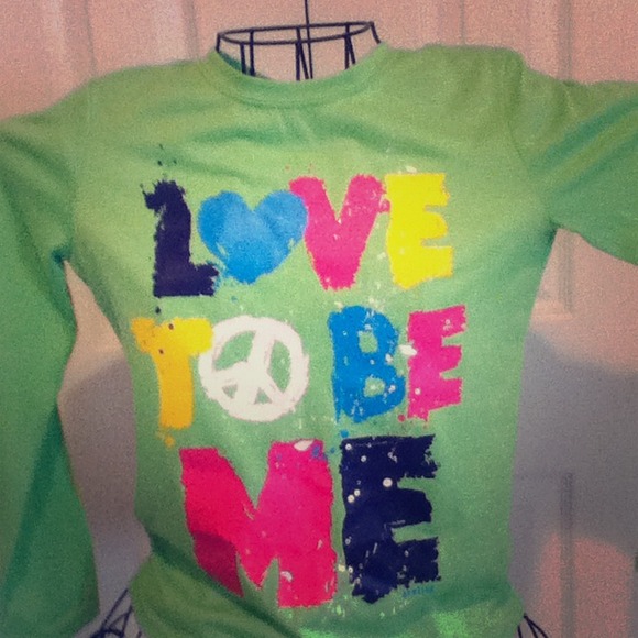 "Love to be me" long sleeve tee