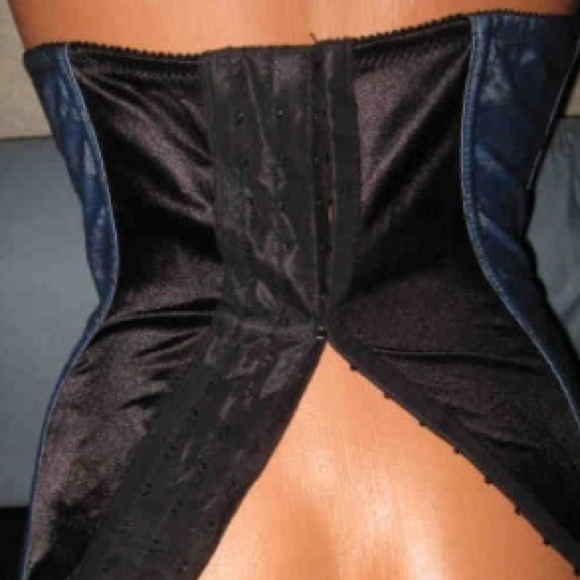 Victoria Secret Bustier. - Picture 2 of 4