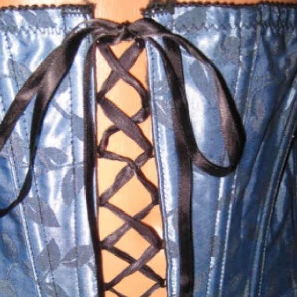 Victoria Secret Bustier. - Picture 3 of 4