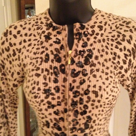 SOLD🌟🌟Bundled Leopard sweater