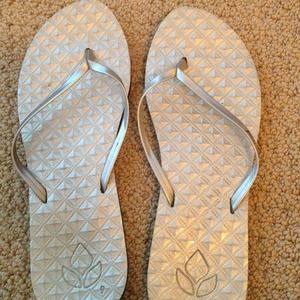 Silver reef flip flops and pink now flip flops