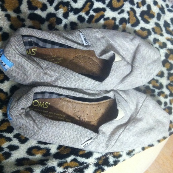 Cream and brown tomes
