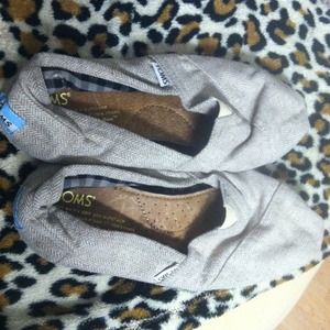 Cream and brown tomes