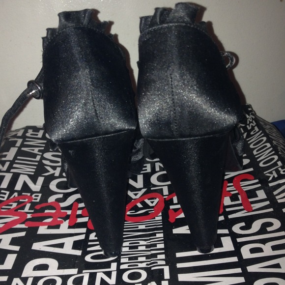 Heels - Picture 3 of 3