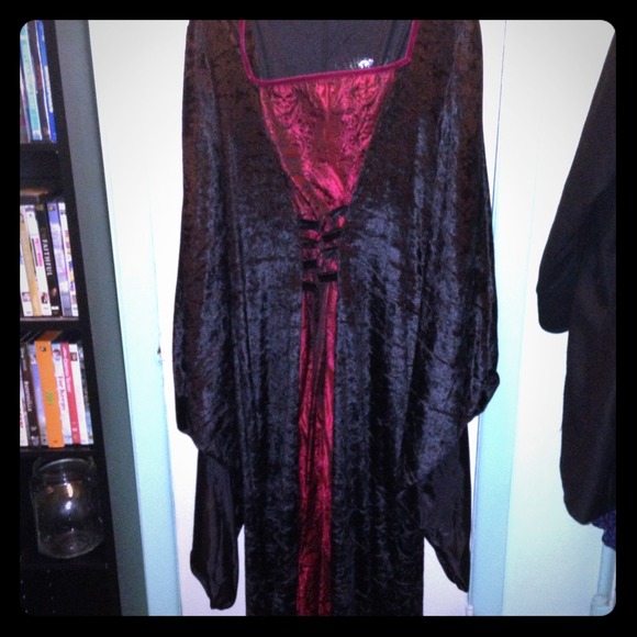 Plus size vampire costume ✅reduced!!