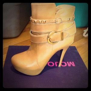 Ankle bootie