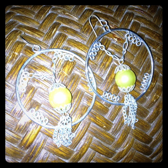 Hoop earrings with pearl accent! - Picture 1 of 3