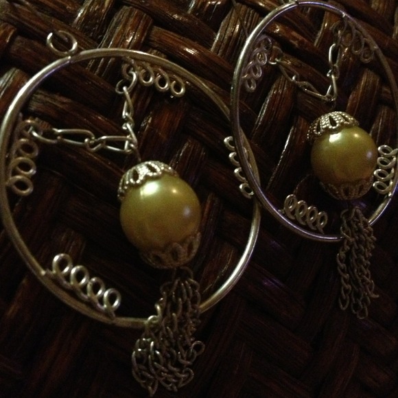 Hoop earrings with pearl accent! - Picture 3 of 3