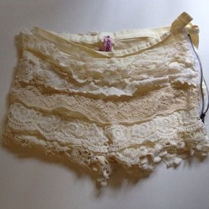 Lace Ivory Shorts XS 23"-24"