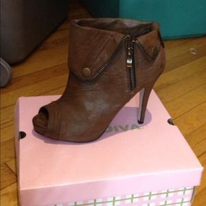 Ankle bootie