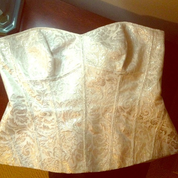 White house/ black market strapless top