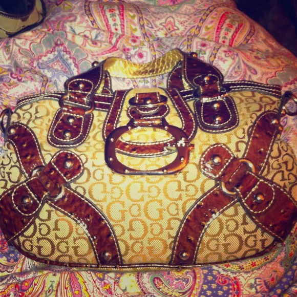 NWT Guess med size hand bag REDUCED!