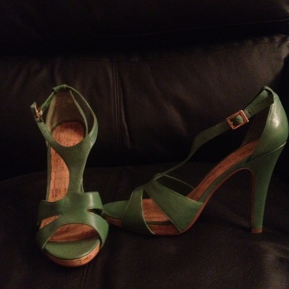 Green strappy heels Nine West