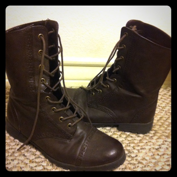 DailyLook Brown Vintage Boots
