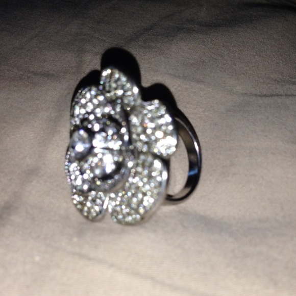 Flower ring - Picture 3 of 3