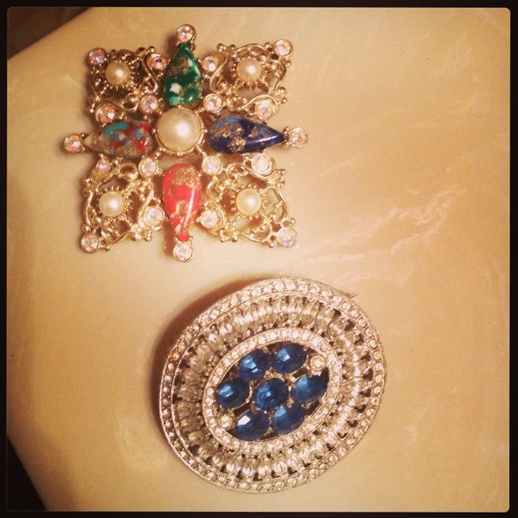 Pretty Brooches dress up your wardrobe ❤