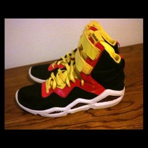 Size 11 Reebok's, too cute 😍