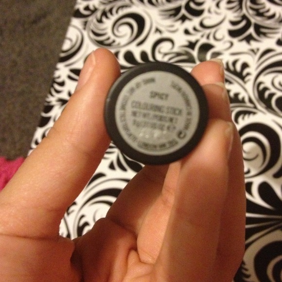 🎉SOLD Bundled MAC Colouring Stick Spicy - Picture 2 of 3