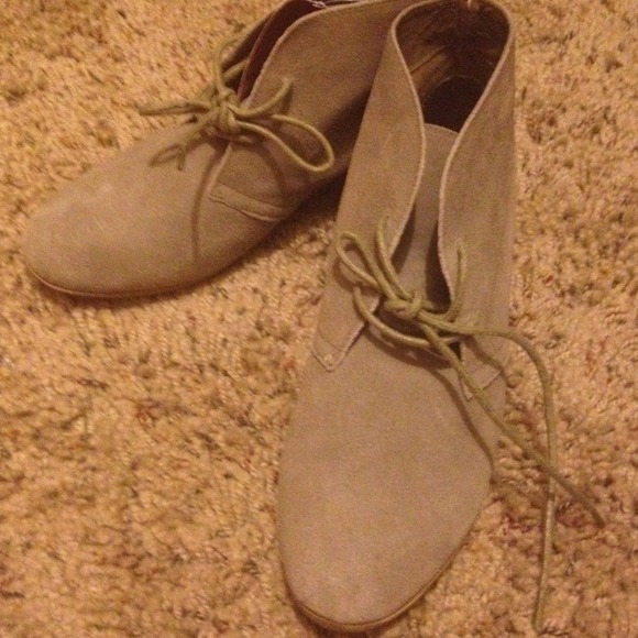 Rare leather newsboy half kicker boots. New 7