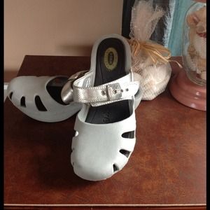 🐚Dr Scholl's "Feel Crazy Good" marshmallow clogs.