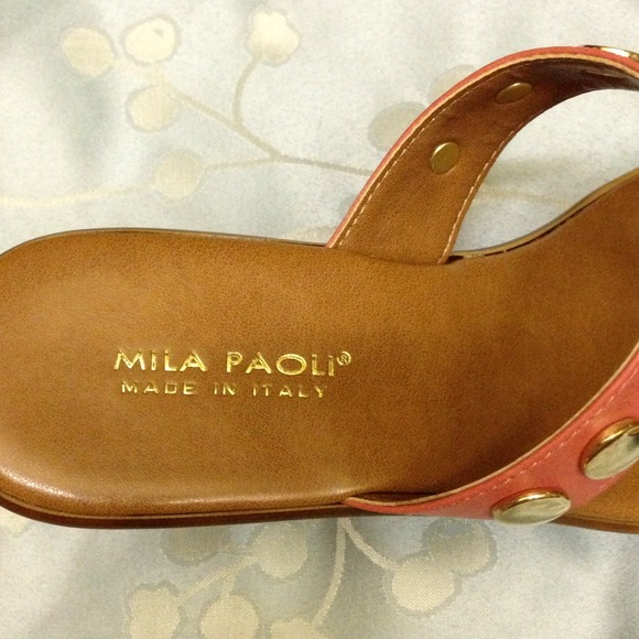 🎉SOLD🎉Beautiful Italian wedges w/ gold hardware - Picture 3 of 4