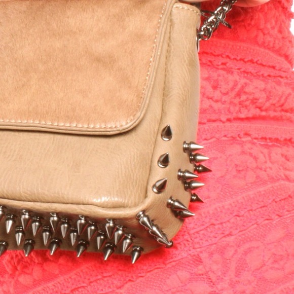 Studded handbag - Picture 3 of 3