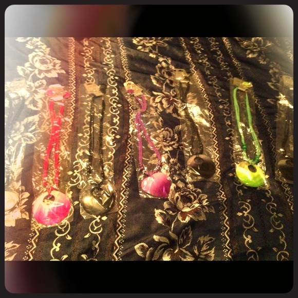 Shell necklace with earrings - Picture 1 of 1