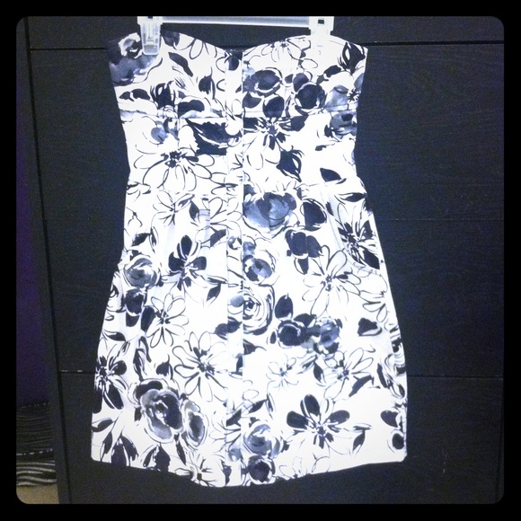Black and white strapless poetry dress!