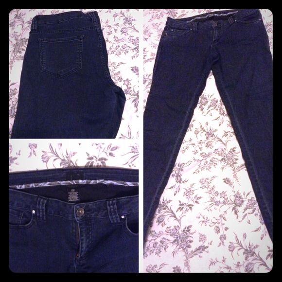 Dark wash skinny jeans