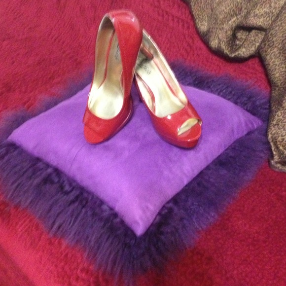 Candie's red Patent leather platform, sz. 8