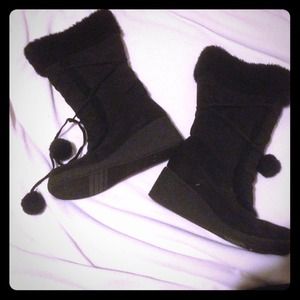Black wedge boots
