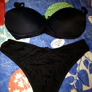 Brazilian style black bra and pantie!