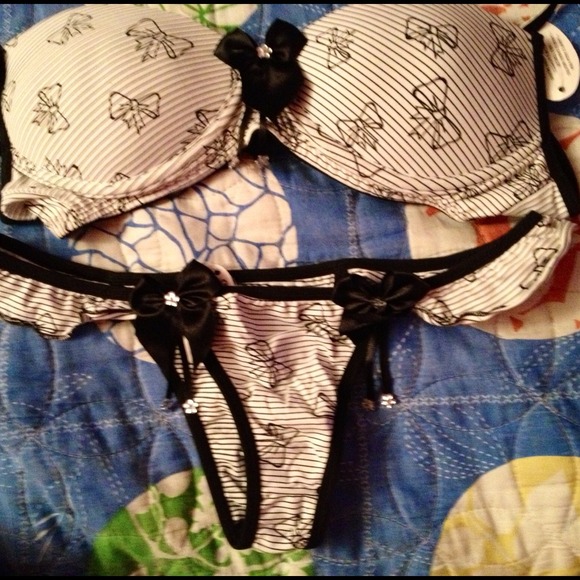 Brazilian style bow bra and pantie!