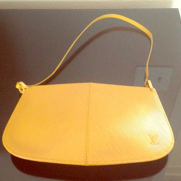SOLD!!! Yellow Epi clutch