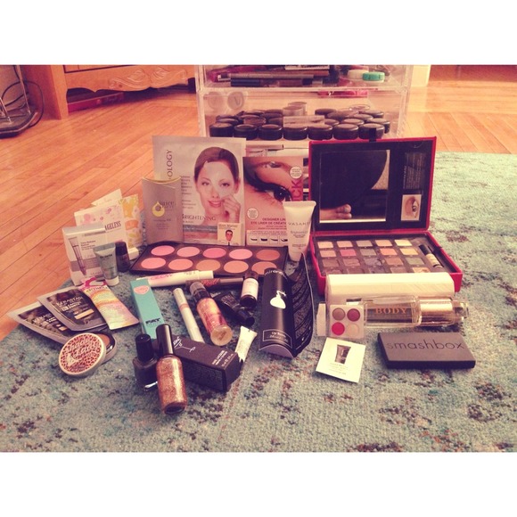 Make-up, perfume, skin glowing & hair treatments