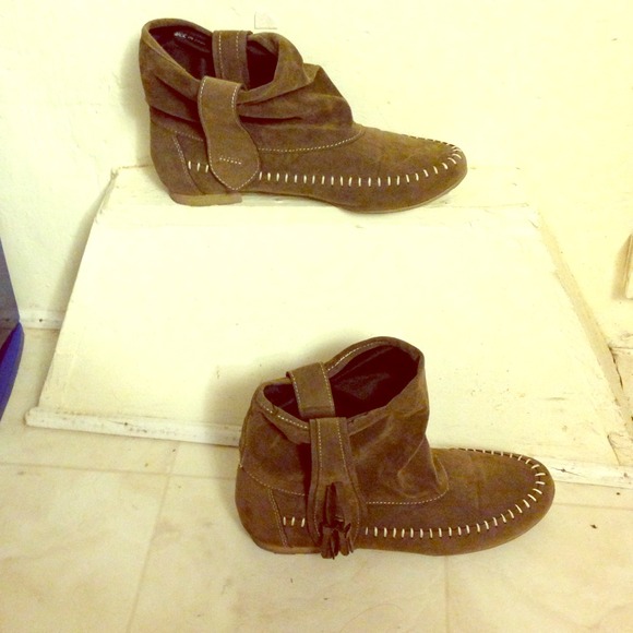 Suede green boots