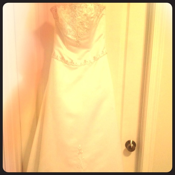 $99 PP +$10 ship Beautiful wedding dress 2,4,6