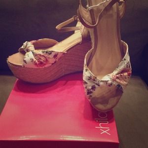 Price reduced just for today!!!!Floral wedges