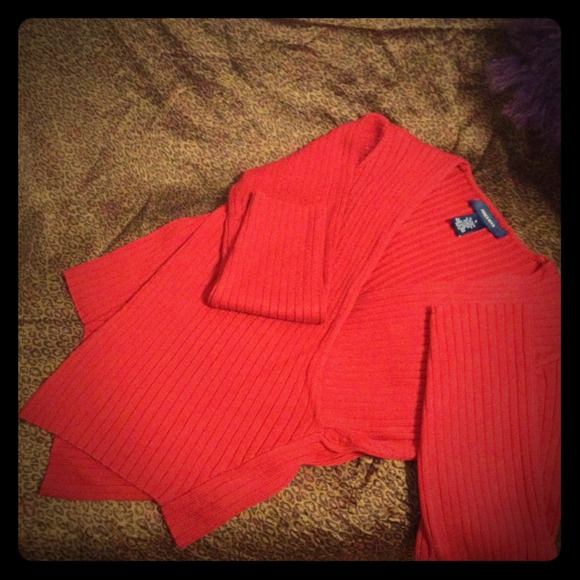 Ribbed V-neck sweater