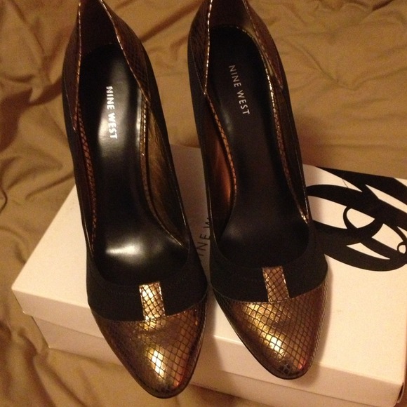 Black and bronze fabric pumps by Nine West
