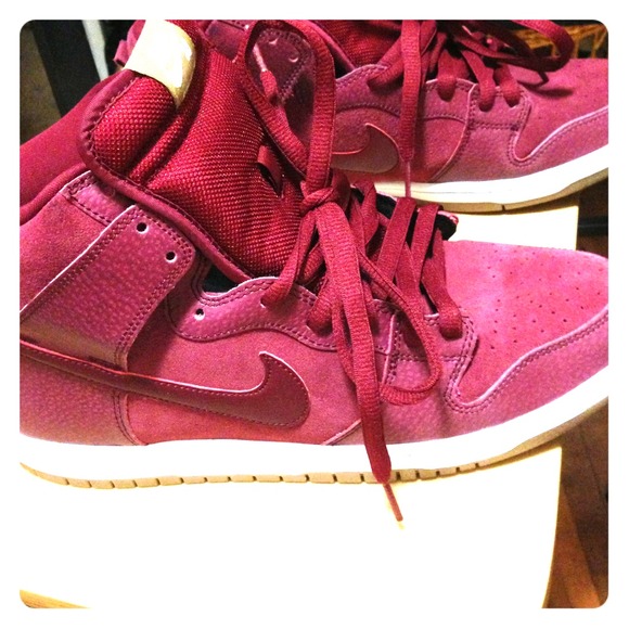 Nike Shoes - Nike sb's burgundy