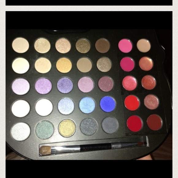 🚫Sold🚫Hello Kitty Palette - Picture 3 of 3