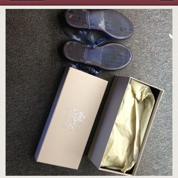 SOLD Auth. Burberry t-strap jelly sandals Sz.7/37 - Picture 4 of 4