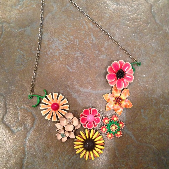 ❌SOLD IN BUNDLE❌Gorgeous Floral Summer Statement