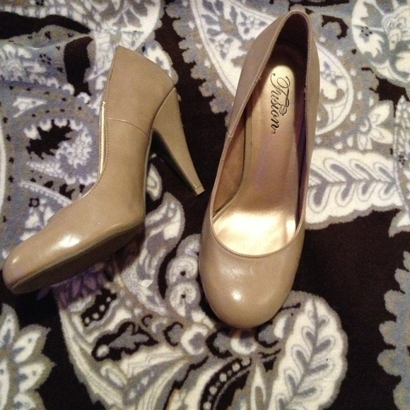 Shoes - Nude heels