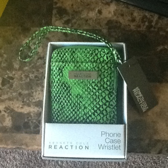 🎈Kenneth Cole Phone Case NWT PRICE REDUCED!!!💕
